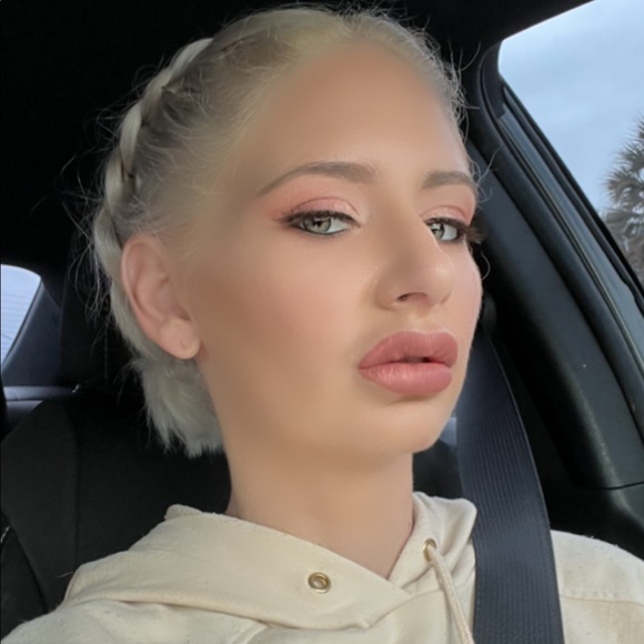 Meet your Posher, Brooke - Picture 3 of 12